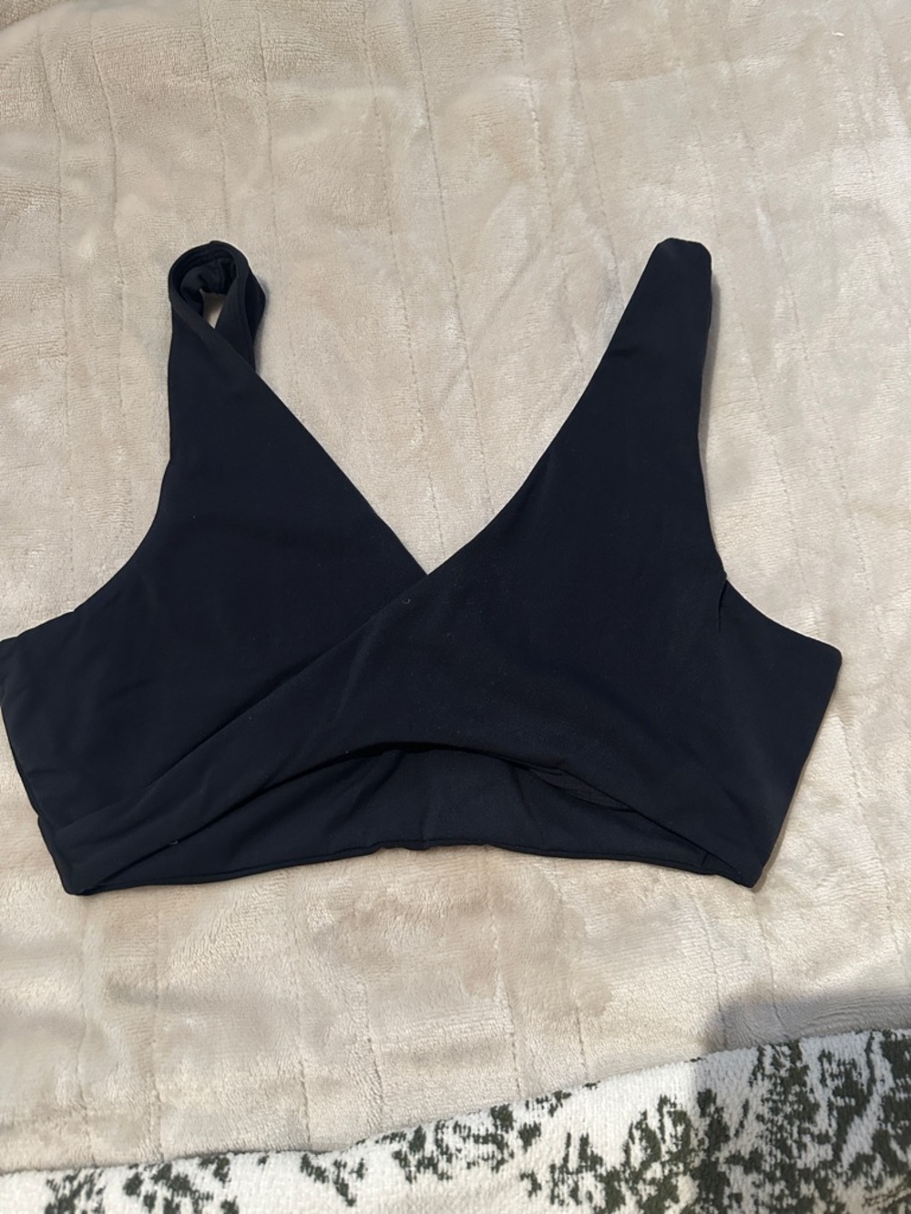 Set Active Black V-Neck Cross Front Bralette